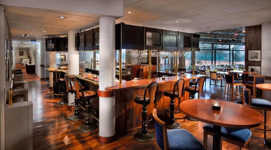 Hotel Bar